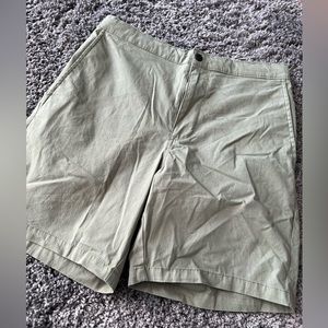 Men’s khaki shorts